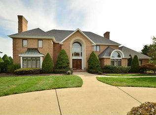 105 Gatehouse Dr, Coraopolis, PA 15108