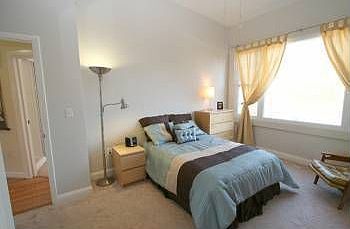3rd image of 437 Manor Pl NW APT 4