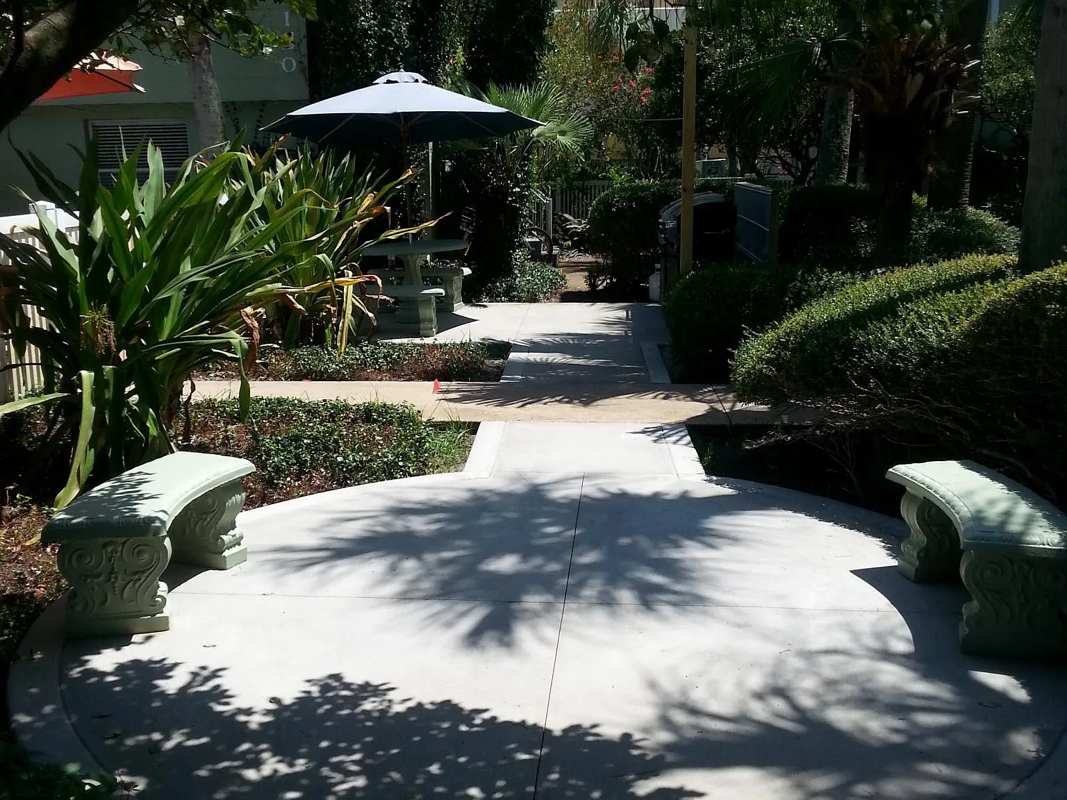 2 Bed - 1 Bath Ground Floor - 952 Sq Ft At $1750 / Month — Photo 4