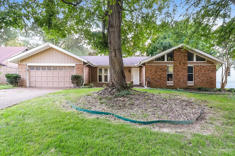 4 bed, 2.5 bath, 2100 sqft, $2,010 — Photo 1