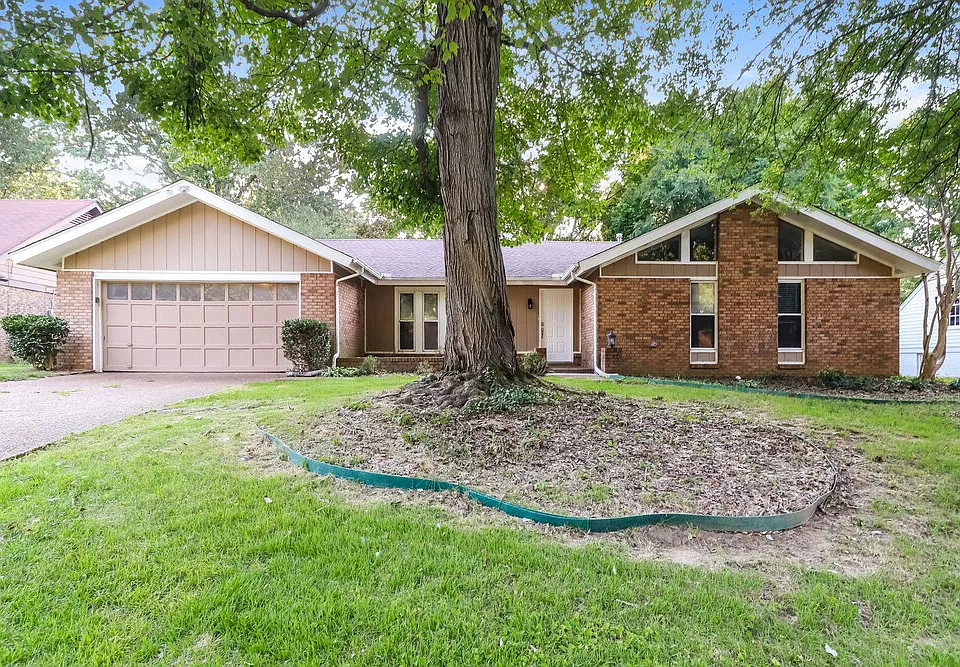 2209 Burlingate Dr