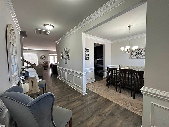 4th image of 231 Raleighwood Ln