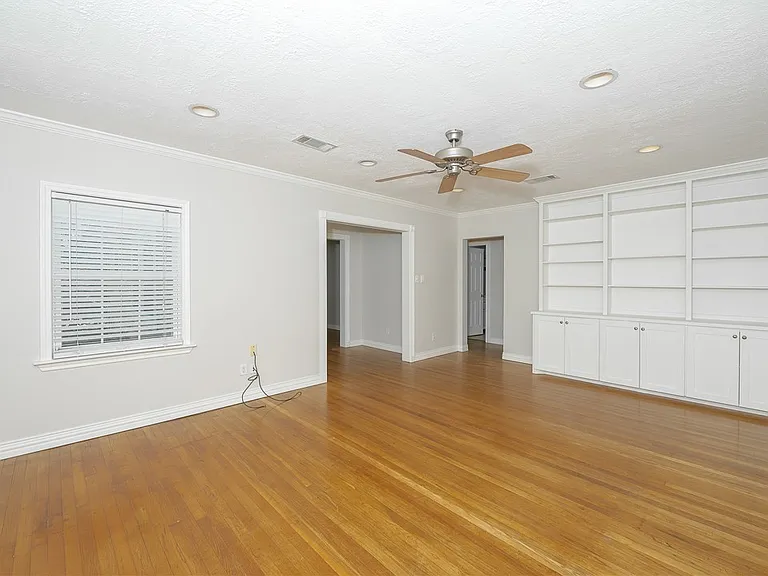 709 Inwood Dr — Photo 5