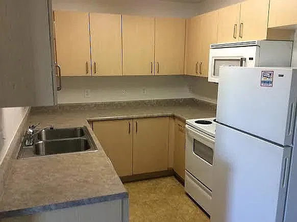 9251 SE Clinton St — Photo 2