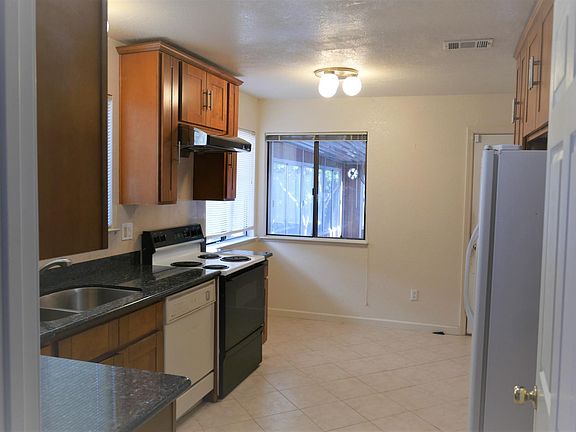 3rd image of 518 Little River Way