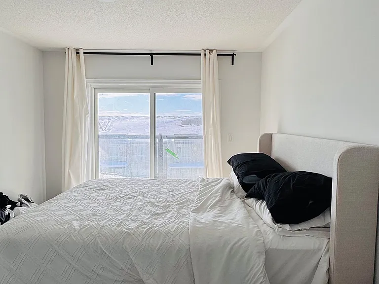 2037 Cameron Lott Cres — Photo 13