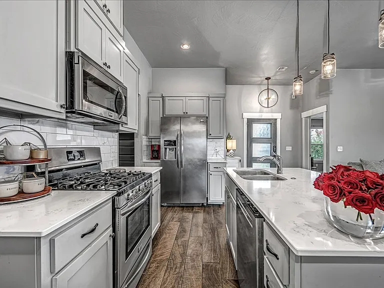 10300 Glover River Dr — Photo 10
