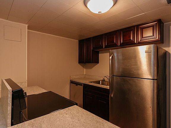 4th image of 3025 Holdrege St #2