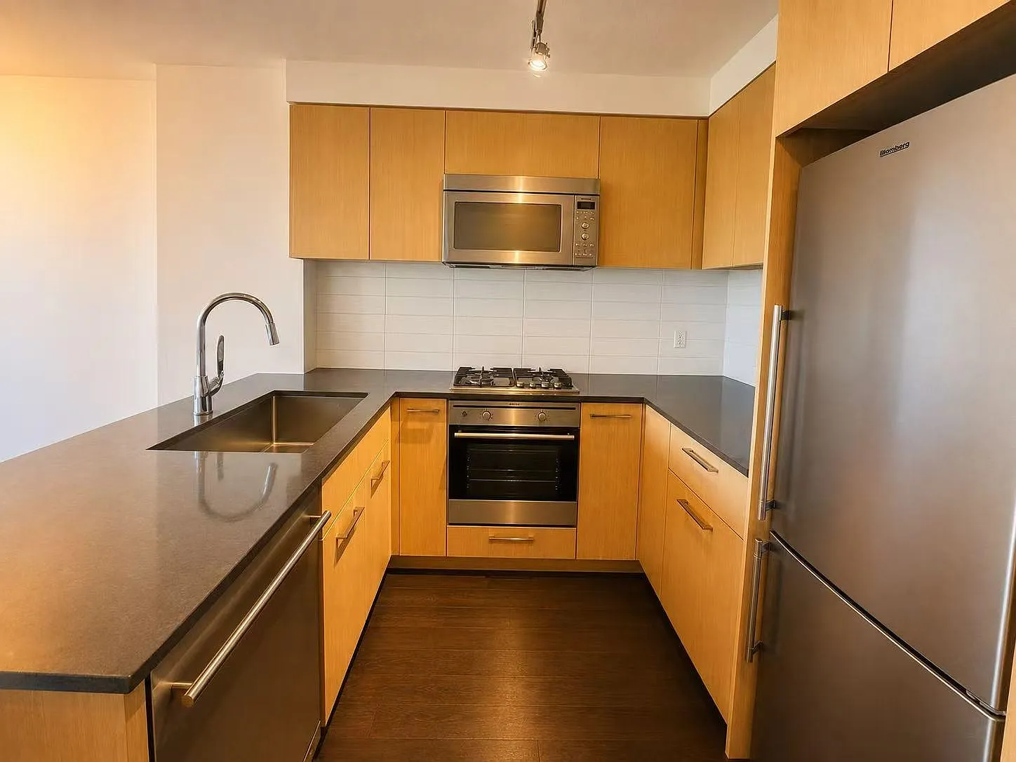 1 bed, 630 sqft, $2,200 — Photo 2