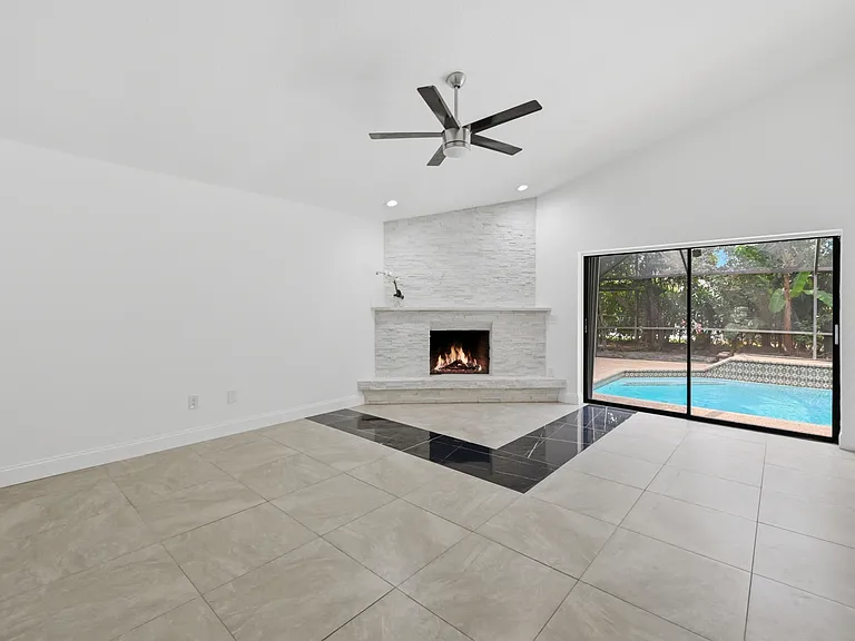 9033 NW 47th Ct — Photo 9