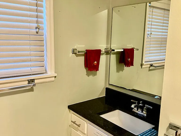 1041 E Linwood Ter — Photo 12