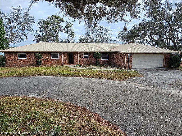 1420 US Highway 27 N — Photo 1