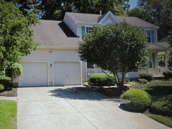 77 Creekwood Dr, Bordentown, NJ 08505