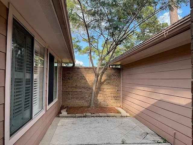 3 bed, 2.0 bath, 1696 sqft, $1,900 — Photo 4
