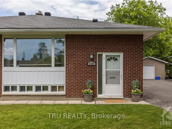 1337 Bloomsbury Cres Unit A, Ottawa, ON K2C 2Y8