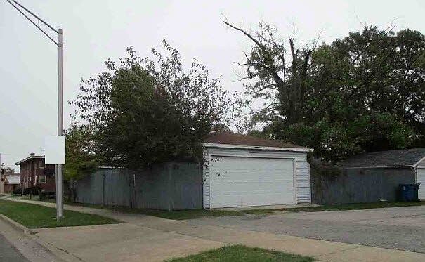 2nd image of 6904 Magoun Ave