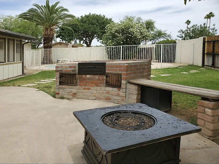 2705 S Jentilly Ln — Photo 9