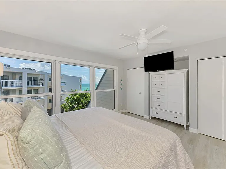 2400 N Beach Rd #17 — Photo 34