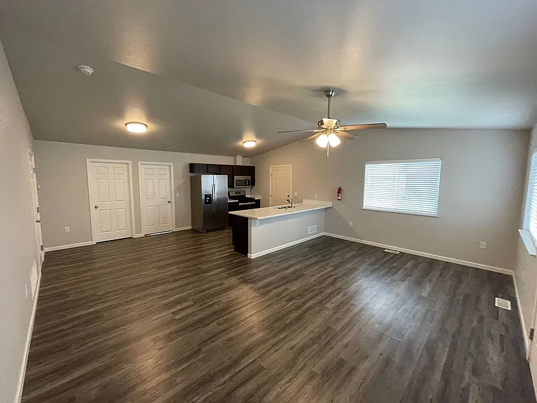 1571 N Tinitun Cir — Photo 2