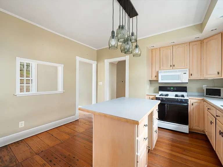 139 College St — Photo 22