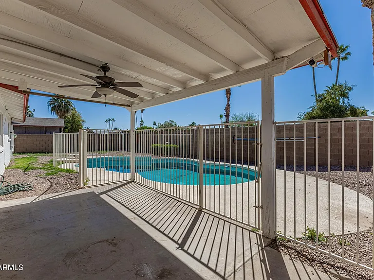 1241 W Laredo St — Photo 4