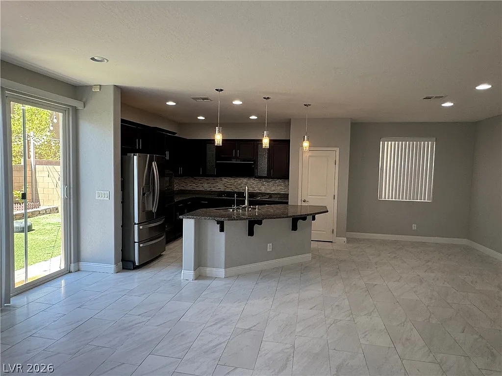 3 bed, 2.5 bath, 2263 sqft, $2,350 — Photo 3