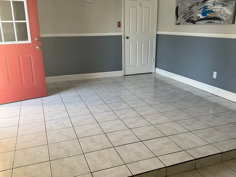 8313 N Orangeview Ave — Photo 3