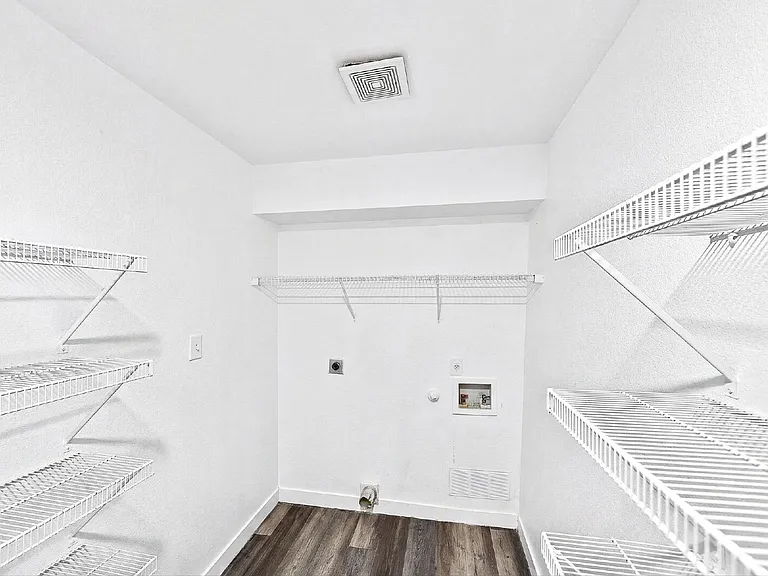 4902 Crestwood Hill Dr — Photo 39