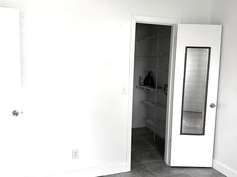 582 NW Sherbrooke Ave — Photo 16