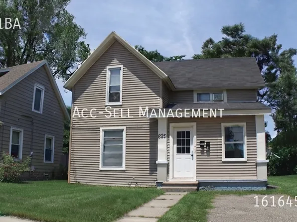 825 Evergreen St SE, Grand Rapids, MI 49507