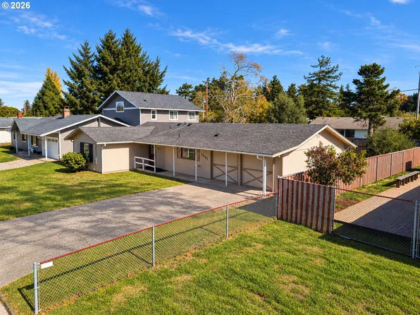2561 Fir St, North Bend, OR 97459