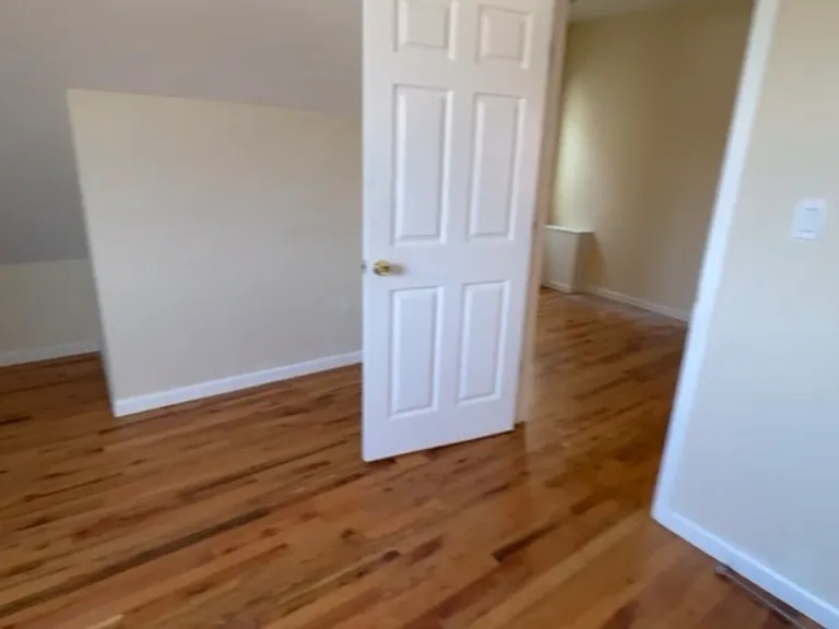226 Benziger Ave — Photo 8