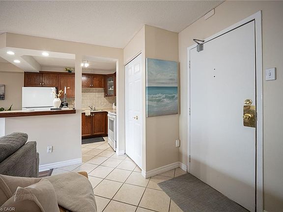3rd image of 648 Grey St #203
