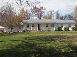 1504 Sandridge Rd, Vine Grove, KY 40175