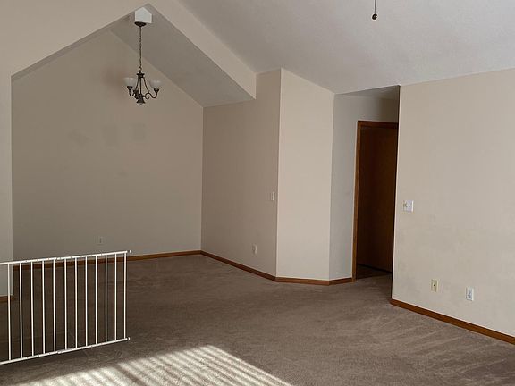 4th image of 272 Marigold Cir