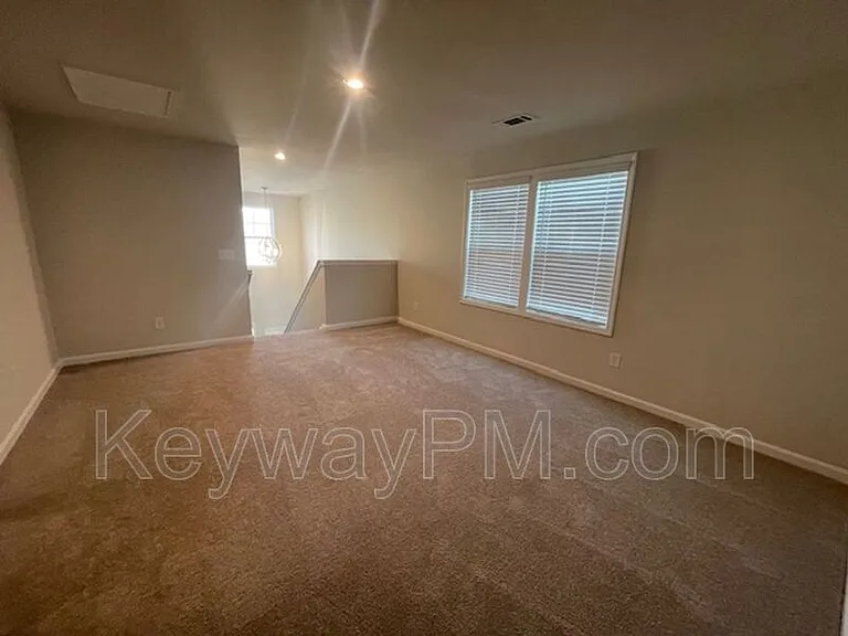 651 Manitou Cir — Photo 10
