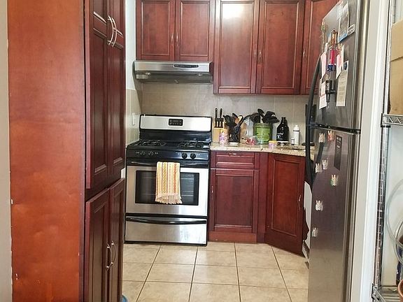 4th image of 3516 32nd St #3