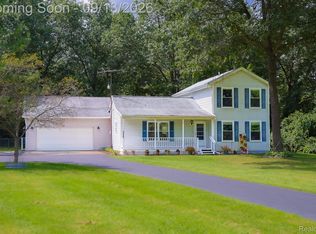 9427 Andersonville Rd, Clarkston, MI 48346