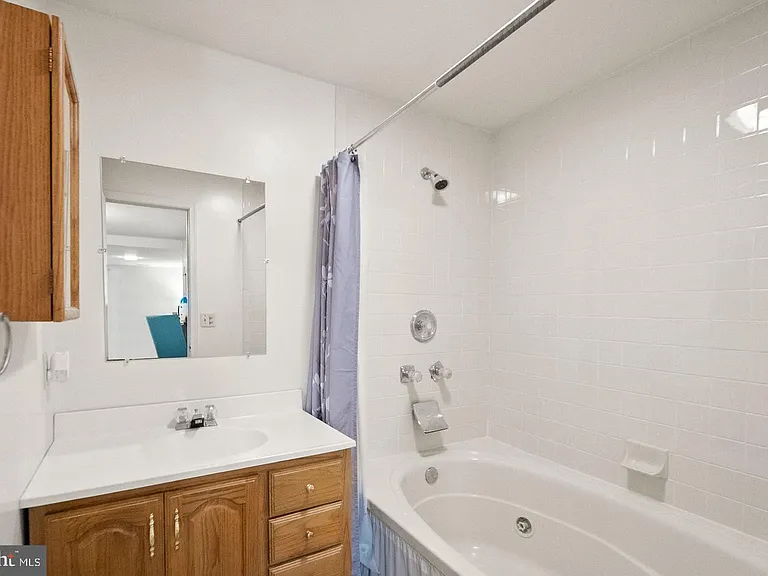 711 Acorn Ct — Photo 21