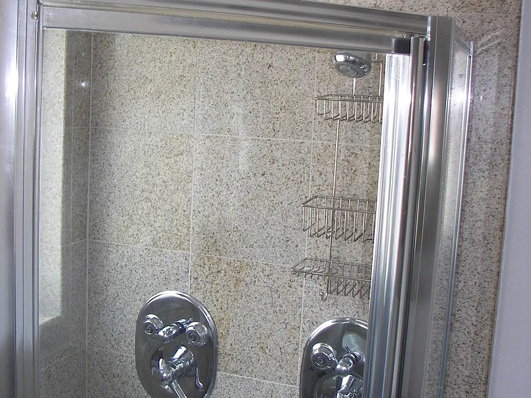 Master Bath, Double glass shower