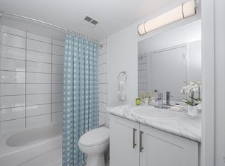 300 Antibes Dr #406, Toronto, ON M2R3N8