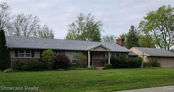 3rd image of 376 Lange Ave E