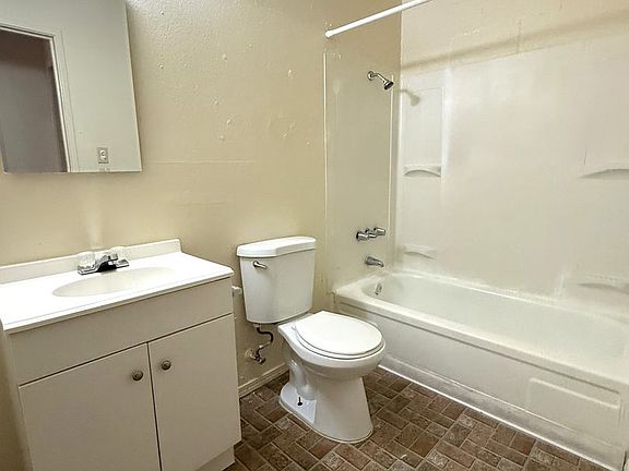 3rd image of 1680 Scott Ave #I1
