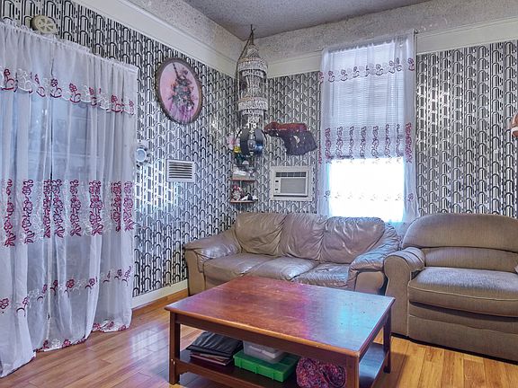 5th image of 2816 Rosanna St