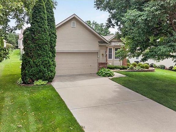 3rd image of 2717 S Woodbury Dr