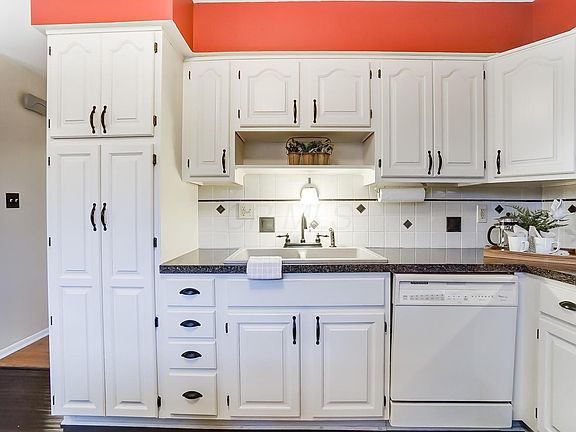 5th image of 6621 Balsam Dr