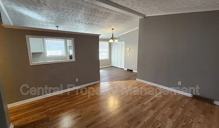 300 Florence Dr — Photo 8