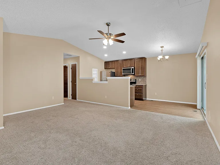 4618 Excalibur Ct — Photo 12
