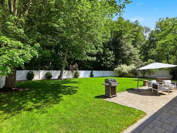 8 Glenwood St, Burlington, MA 01803