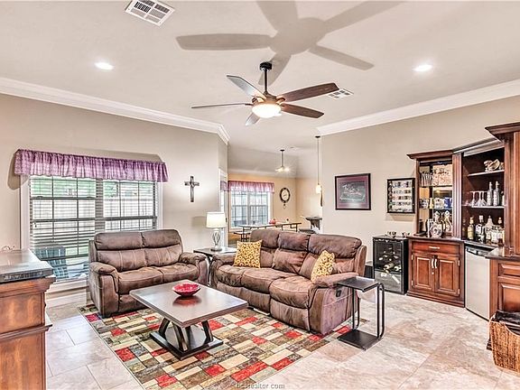 3rd image of 103 Edna Ln